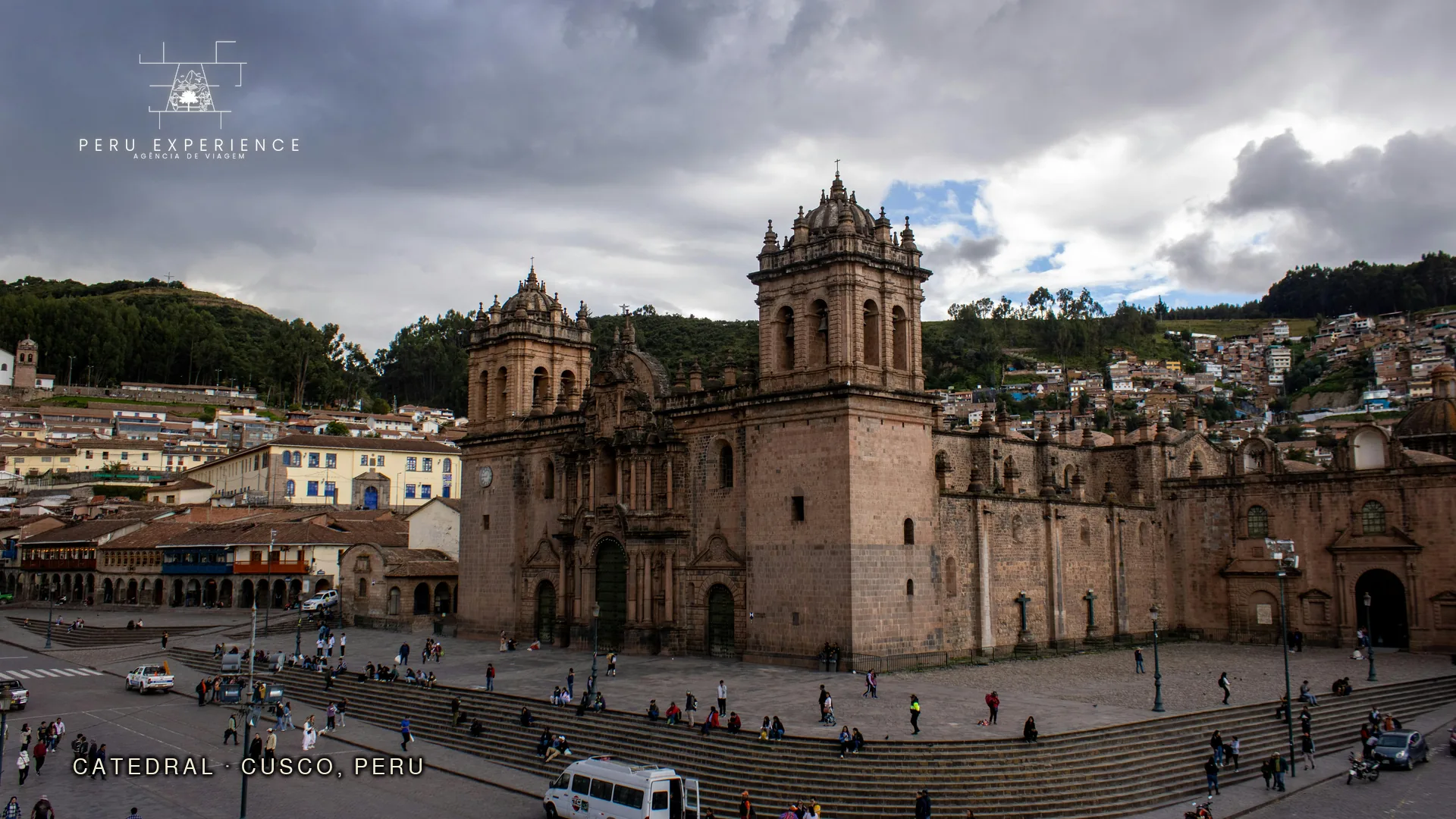 Catedral de Cusco e Plaza de Armas, centro histórico inca capital do Peru, ponto de partida do pacote Cusco Imperial 3D/2N
