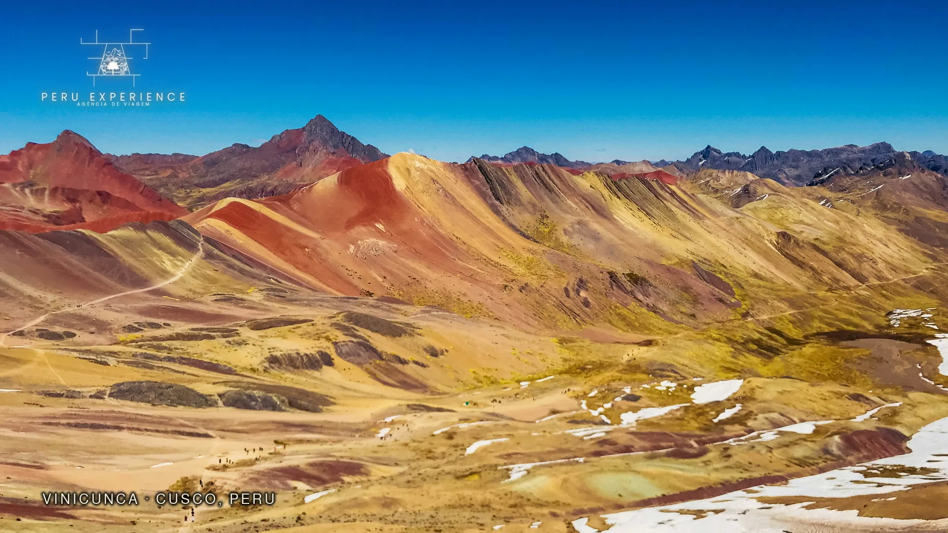 Vinicunca — Montanha de 7 Cores em vista panorâmica aos 5.036m de altitude, Cordilheira Vilcanota, Cusco, Peru