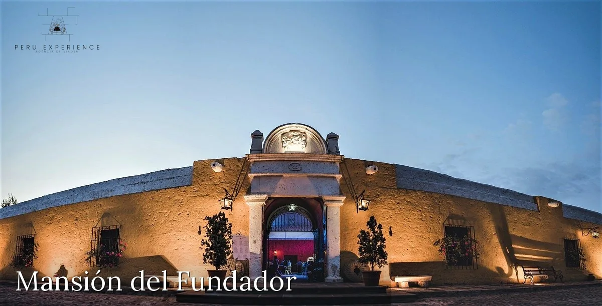 Fachada da Mansión del Fundador em Arequipa, casa solarenga em pedra sillar branca do século XVI de Garcí Manuel de Carbajal, fundador da cidade em 1540