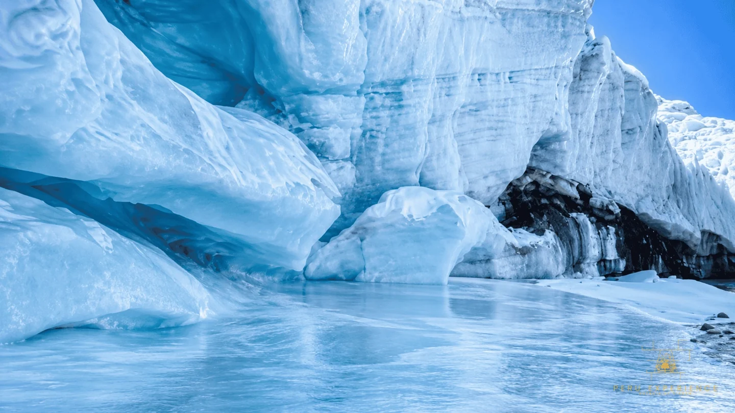 Parede de gelo azul do Glaciar Quelcaya na Cordilheira Vilcanota, Cusco, Peru