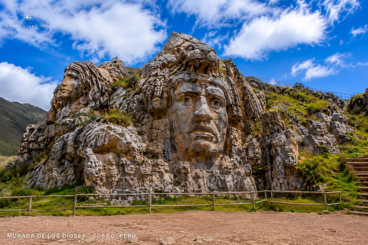 Morada de los Dioses, esculturas monumentais talhadas na rocha nos arredores de Cusco, primeira parada da Ruta Mística