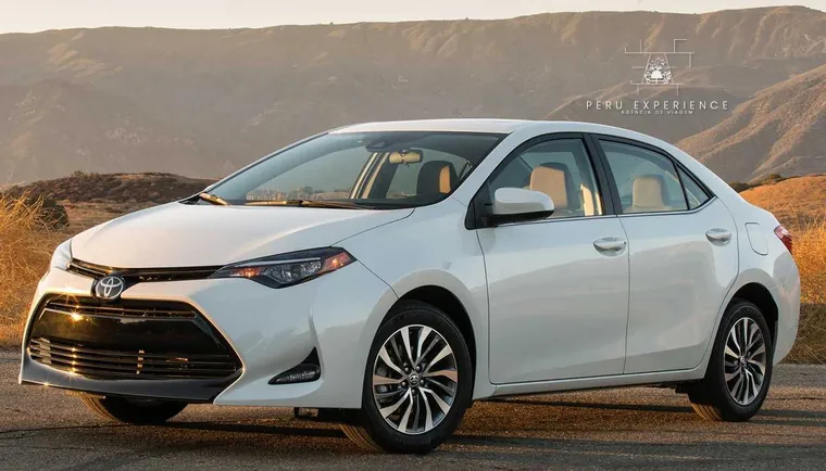 Sedan branco, exemplo da categoria sedan usada no transfer privativo em Cusco