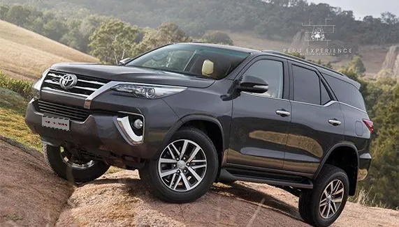 SUV escuro, exemplo da categoria SUV usada no transfer privativo em Cusco